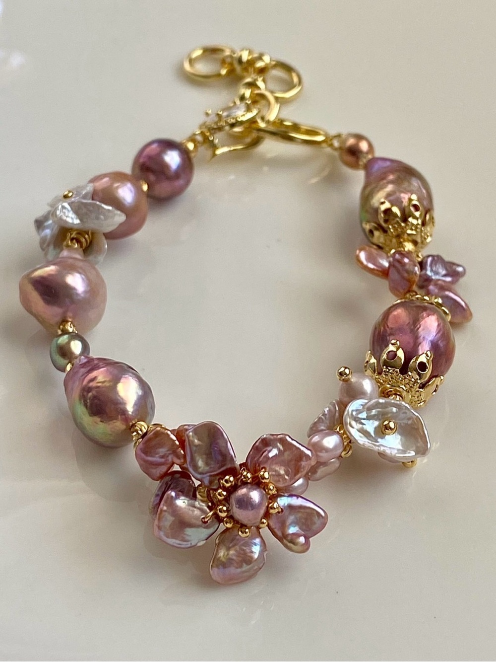 B180-Handmade High Quality Flower Pearl And Metallic Avocado Pearl Bracelet - Picture 14 of 16